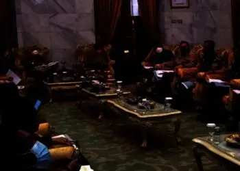 Bupati Serang Ratu Tatu Chasanah, memimpin rapat koordinasi terkait vaksinasi bersama Forkopimda, di ruangan Pendopo, Senin (20/12/2021). (ISTIMEWA)