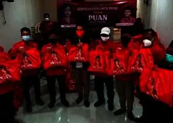 Anggota DPR RI Ananta Wahana Serahkan Paket Sembako Puan Maharani di Kota Tangerang