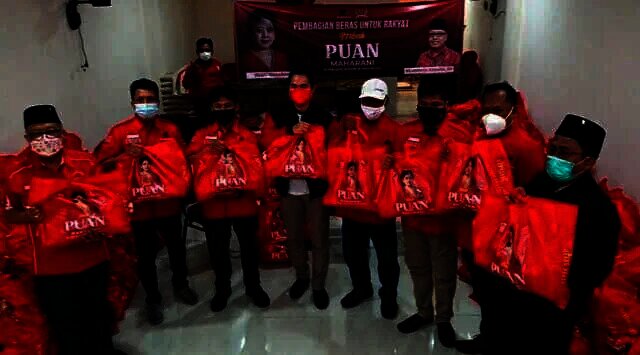 Anggota DPR RI Ananta Wahana Serahkan Paket Sembako Puan Maharani di Kota Tangerang