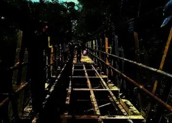 Anggaran Pemda Cekak, Masyarakat di Lebak Swadaya Perbaiki Jembatan