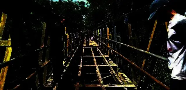 Anggaran Pemda Cekak, Masyarakat di Lebak Swadaya Perbaiki Jembatan