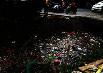 Sampah Kali Sipon Cipondoh Seperti Tak Berkesudahan