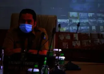 Wali Kota Tangerang Arief R Wismansyah saat memimpin rapat. ISTIMEWA
