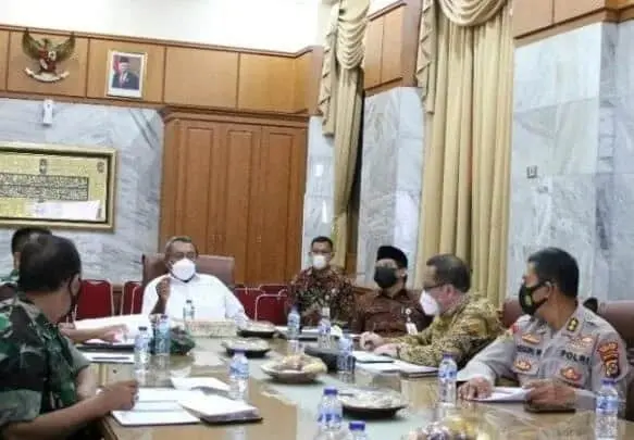 Wabup Serang Pandji Tirtayasa, menggelar rapat koordinasi dengan TNI dan Kepolisian, terkait rencana kegiatan vaksinasi anak 6-12 tahun. (ISTIMEWA)