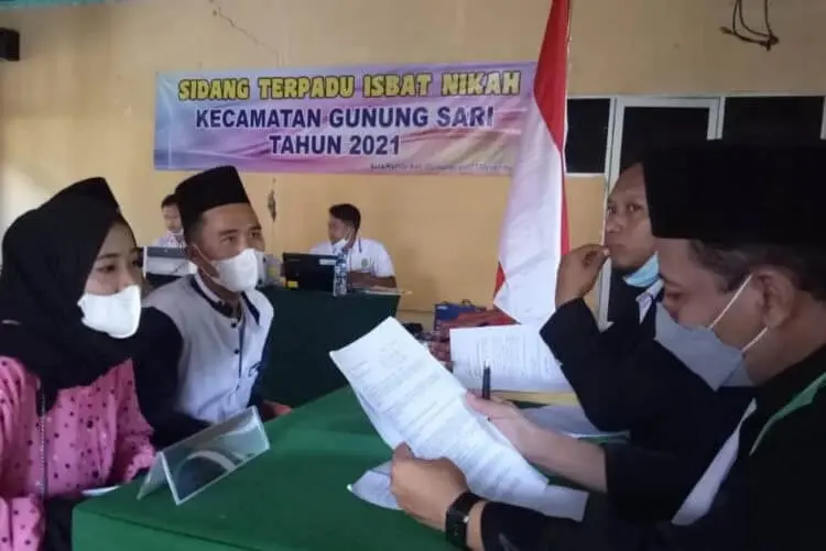Pasangam suami istri di Gunung Sari, melaksanakan isbat nikah. (ISTIMEWA)