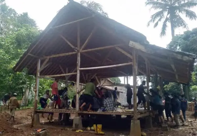 Rusak Akibat Gempa, Relawan Banten dan Mahasiswa Gotong Royong Lakukan Ini