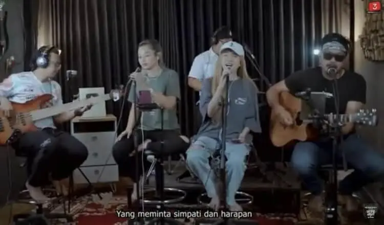 Lirik Lagu Mencari Alasan - Delisa Herlina, Sallsa Bintan dan 3 Pemuda Berbahaya