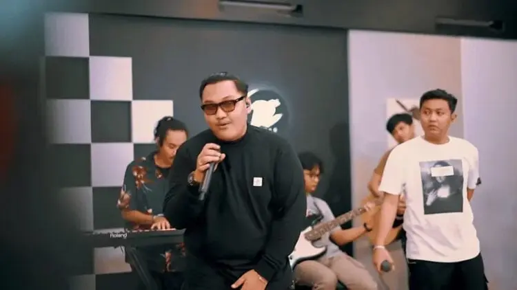 Lirik Lagu Mendung Tanpo Udan - Denny Caknan dan Ndarboy Genk