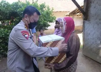Tinjau Lokasi Terdampak Gempa, Kapolda Banten Tebar Bantuan