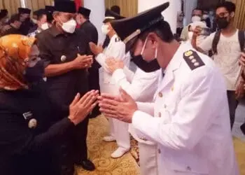 Foto : Bupati Serang Ratu Tatu Chasanah melantik sejumlah pejabat eselon di lingkungan Pemkab Serang, Jumat (31/12) lalu. (ISTIMEWA)