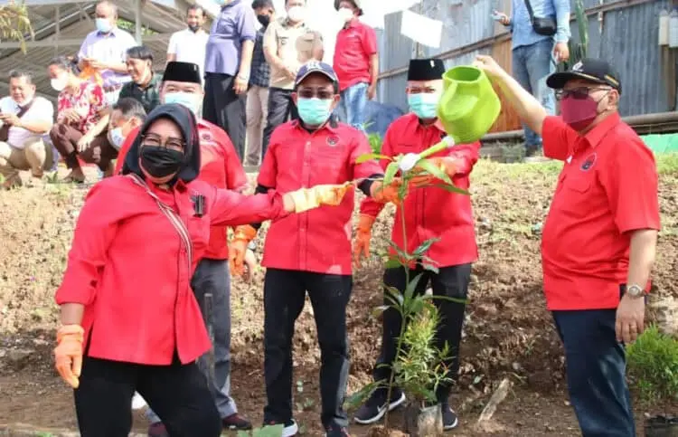 Ketua PDIP Kota Tangerang Ajak Warga Peduli Lingkungan