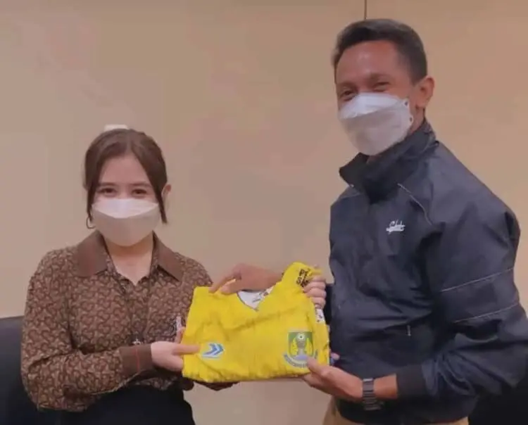 Artis Prilly Latuconsina Resmi Jadi Pemilik Persikota