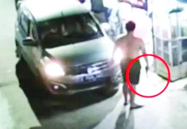 Tabrak Motor di Pondok Aren, Pengemudi Mobil Keluar Sambil Tenteng “Pistol”