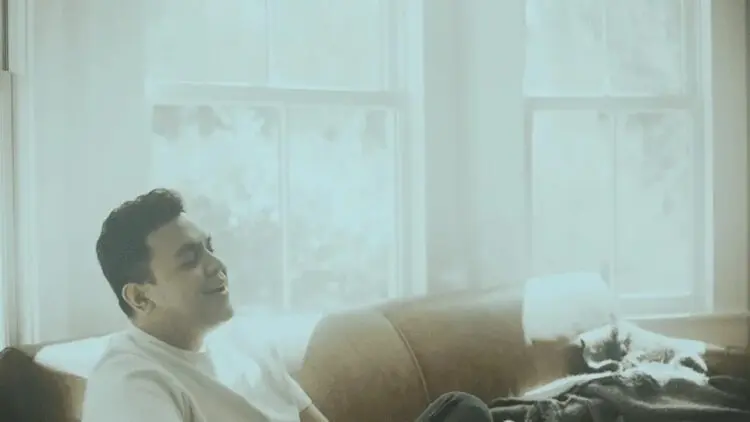 Lirik Lagu Monokrom – Tulus
