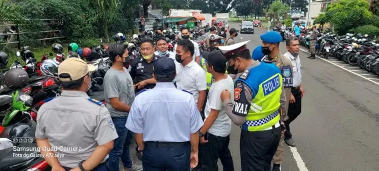 Dishub Tertibkan Kawasan Parkir Serpong
