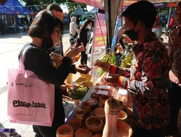 Pasar Tani di PLaza Lebak Diserbu Pengunjung