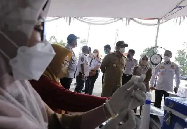 Pengemudi Angkutan Umum Divaksin Booster di Kota Tangerang