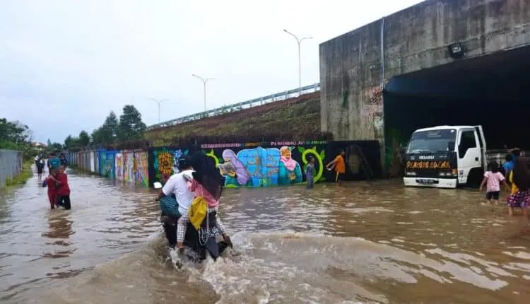 Terowongan Tol JORR II di Kecamatan Benda Kota Tangerang Terendam