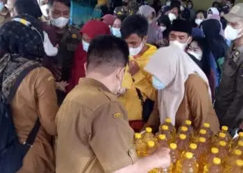 Wow! Ribuan Liter Minyak Goreng dan Gula Ludes Sekejap