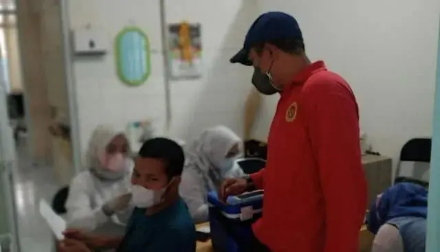 Giliran Masyarakat Ketapang Kota Tangerang Divaksinasi oleh BINDA Banten