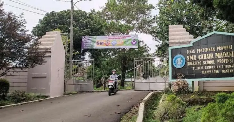 Gerbang masuk ke lingkungan CMBBS Pandeglang. (ISTIMEWA)