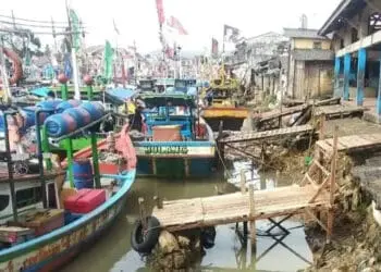 Kerusakan Dermaga TPI III Labuan Dibiarkan, Proses Lelang Ikan Terhambat