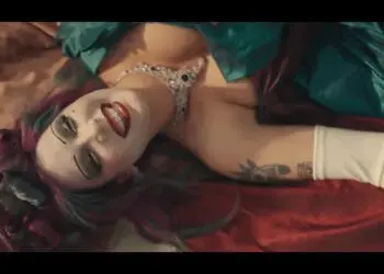 Lirik Lagu Girl is a Gun – Halsey
