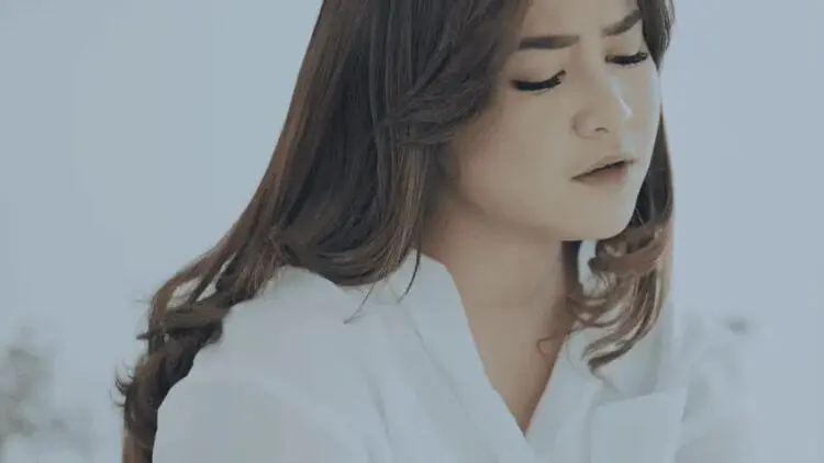 Lirik Lagu Aku yang Salah - Mahalini