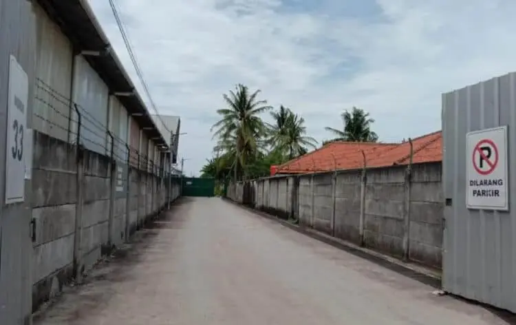 Tak Punya Izin, Pabrik Plafon di Pakuhaji Tetap Beroperasi