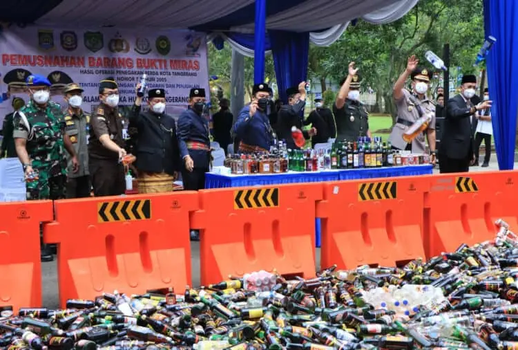 4.837 Botol Miras Dimusnahkan di Kota Tangerang