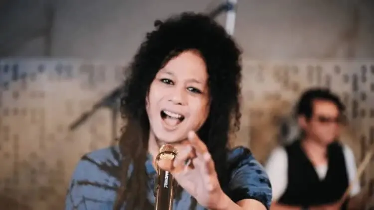Lirik Lagu Mungkinkah – Stinky