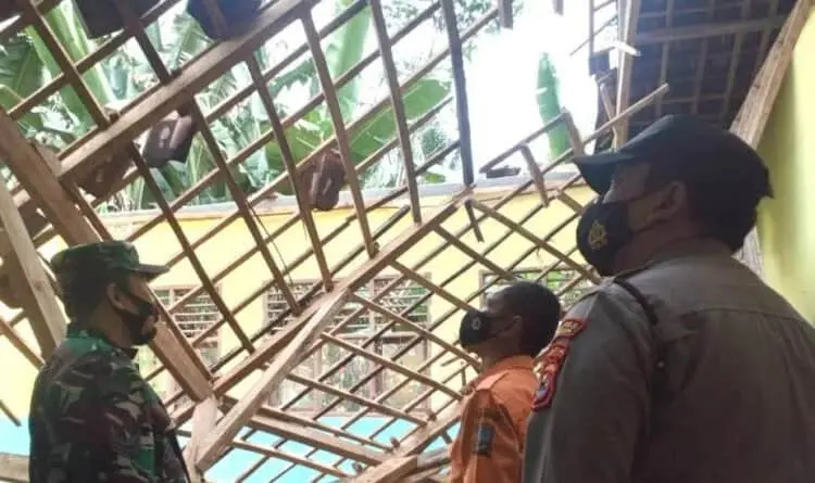 Atap SDN Muncang Kabupaten Serang Ambrol, Ini Penyebabnya