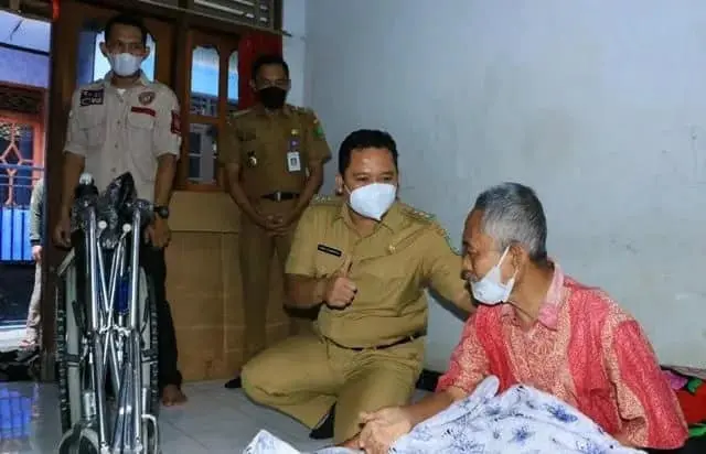 200 Kursi Roda Dibagikan Pemkot Tangerang untuk Warga Disabilitas