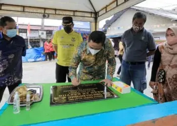 Resmikan Taman Bacaan, Wali Kota Arief: Atur Jumlahnya