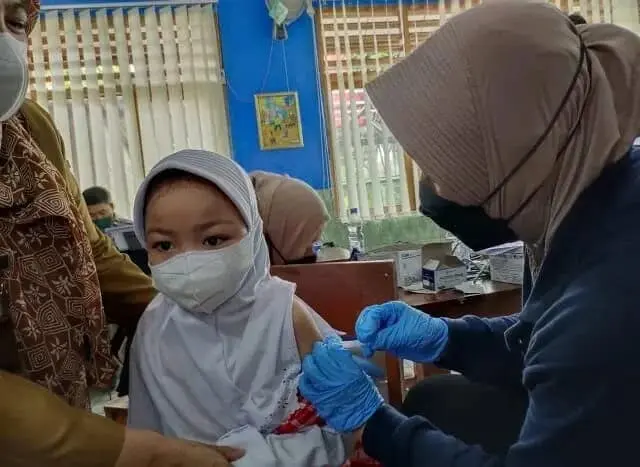 Kacau, Diduga Termakan Hoaks, Banyak Ortu di Lebak Tak Izinkan Anaknya Divaksin Covid