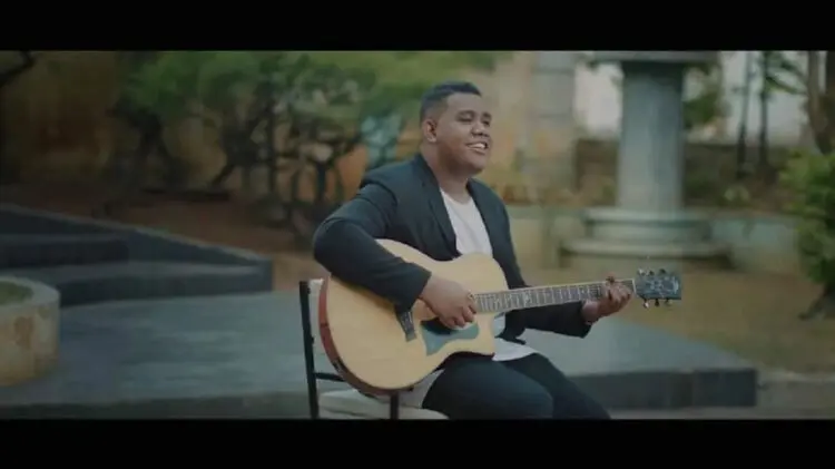 Lirik Lagu Cinta Luar Biasa – Andmesh Kamaleng