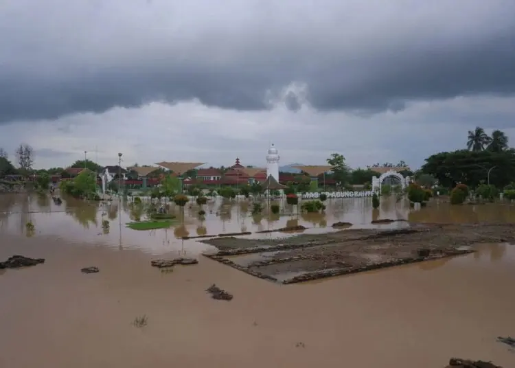 Foto Kawasan Wisata Religi Banten Lama Terendam Banjir