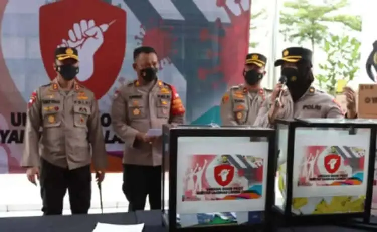 Doorprize Gebyar Vaksinasi Lansia di Polres Tangsel Dari Motor Hingga Setrikaan