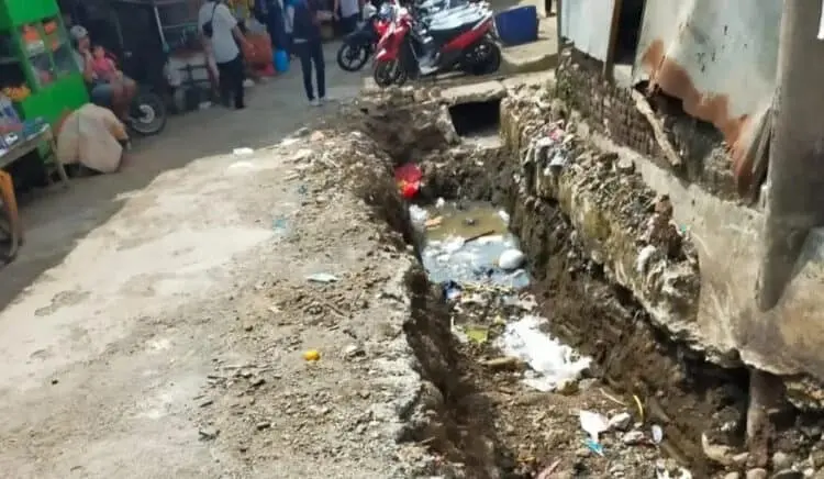 Pedagang Pasar Badak Pandeglang Geram, Pekerjaan Drainase Dianggap Merugikan