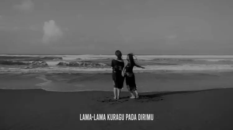 Lirik Lagu Sembunyikan Aku - Egha De Latoya