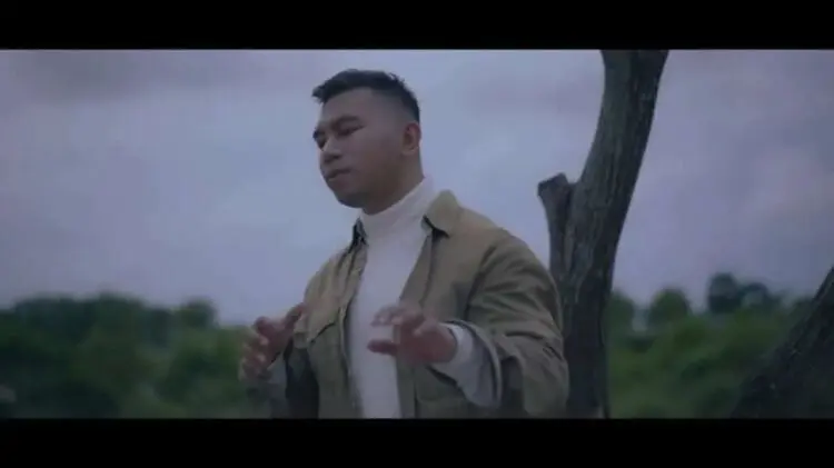 Lirik Lagu Bertahan Terluka - Fabio Asher