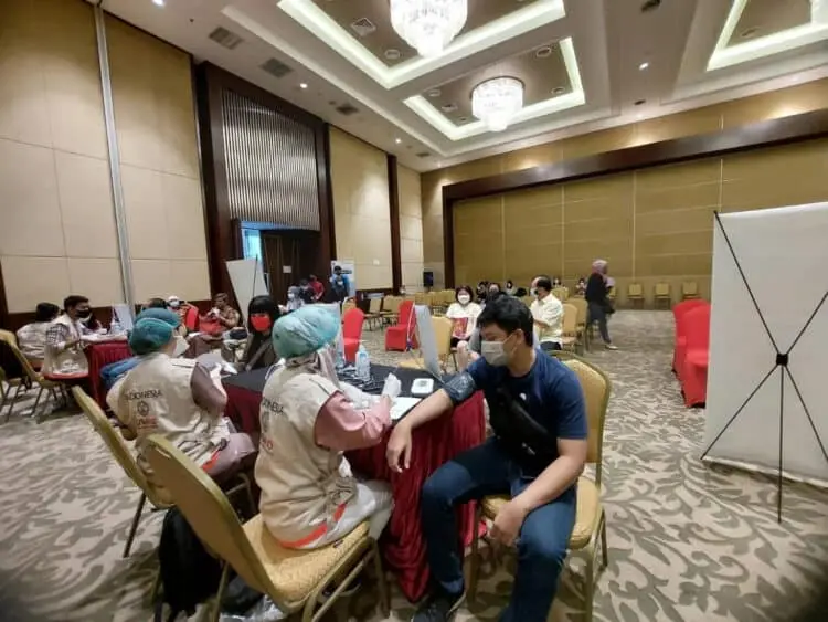Menkes Budi Gunadi Hadiri Vaksinasi Booster di Serpong