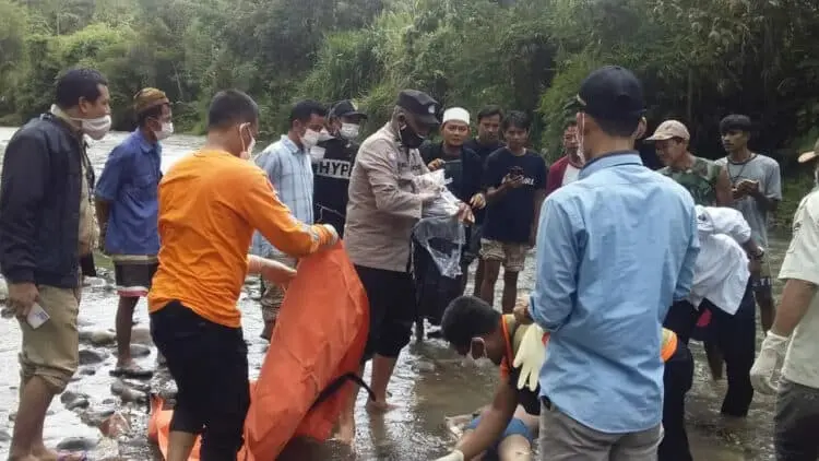 Pria Tanpa Identitas Ditemukan Tewas di Sungai Cisimeut