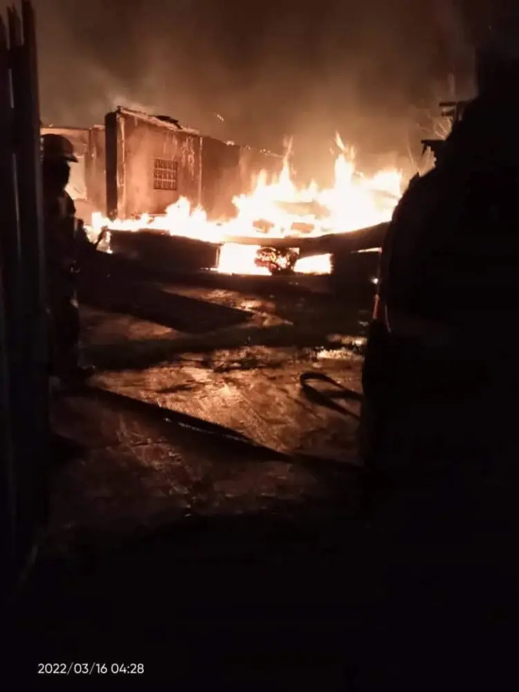 Gudang Peti Mayat Ludes Terbakar