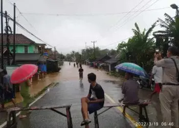 Sempat Terendam Banjir 10 Jam, Jalur Wisata Labuan - Carita Berangsur Surut