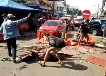PKL Lawan Pembongkaran Lapak di Jalan Sunan Kalijaga Lebak dengan Blokade Jalan, Pemkab Melunak