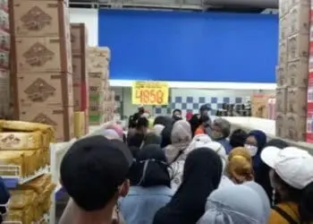 Warga Antre Migor di Swalayan, Harga Telur Merangkak