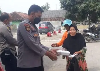 Peduli Masyarakat, Ini yang Dilakukan Personal Polsek Carenang