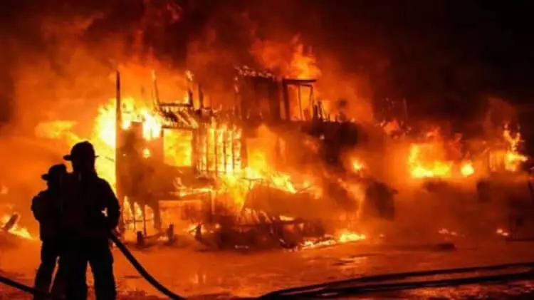Diduga Akibat Kebocoran Gas, 1 Rumah di Sindang Jaya Terbakar
