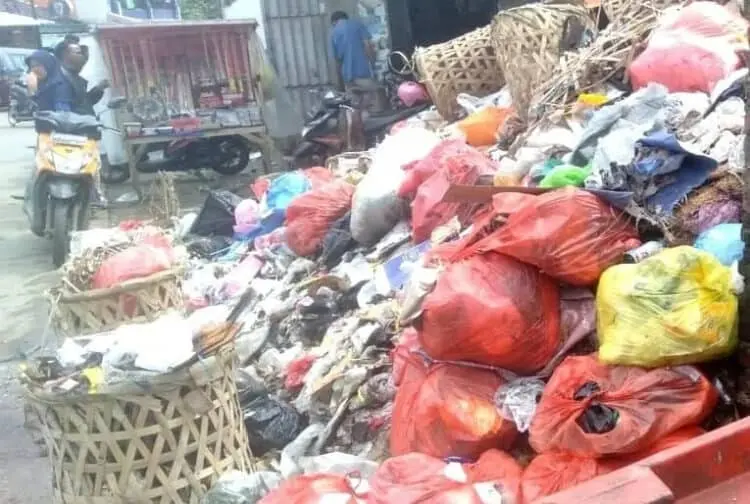 Kepala DLH Pandeglang Sebut Pengelola Pasar Belum Setorkan Retribusi Pasar dan Sampah